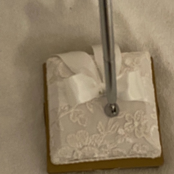 223C Chantilly Lace pen and pen holder by Beverly Clark - Picture 6 of 11